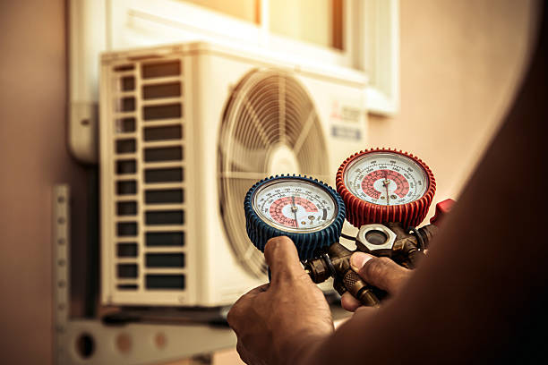 Professional Hvac technician working in Elrod, AL